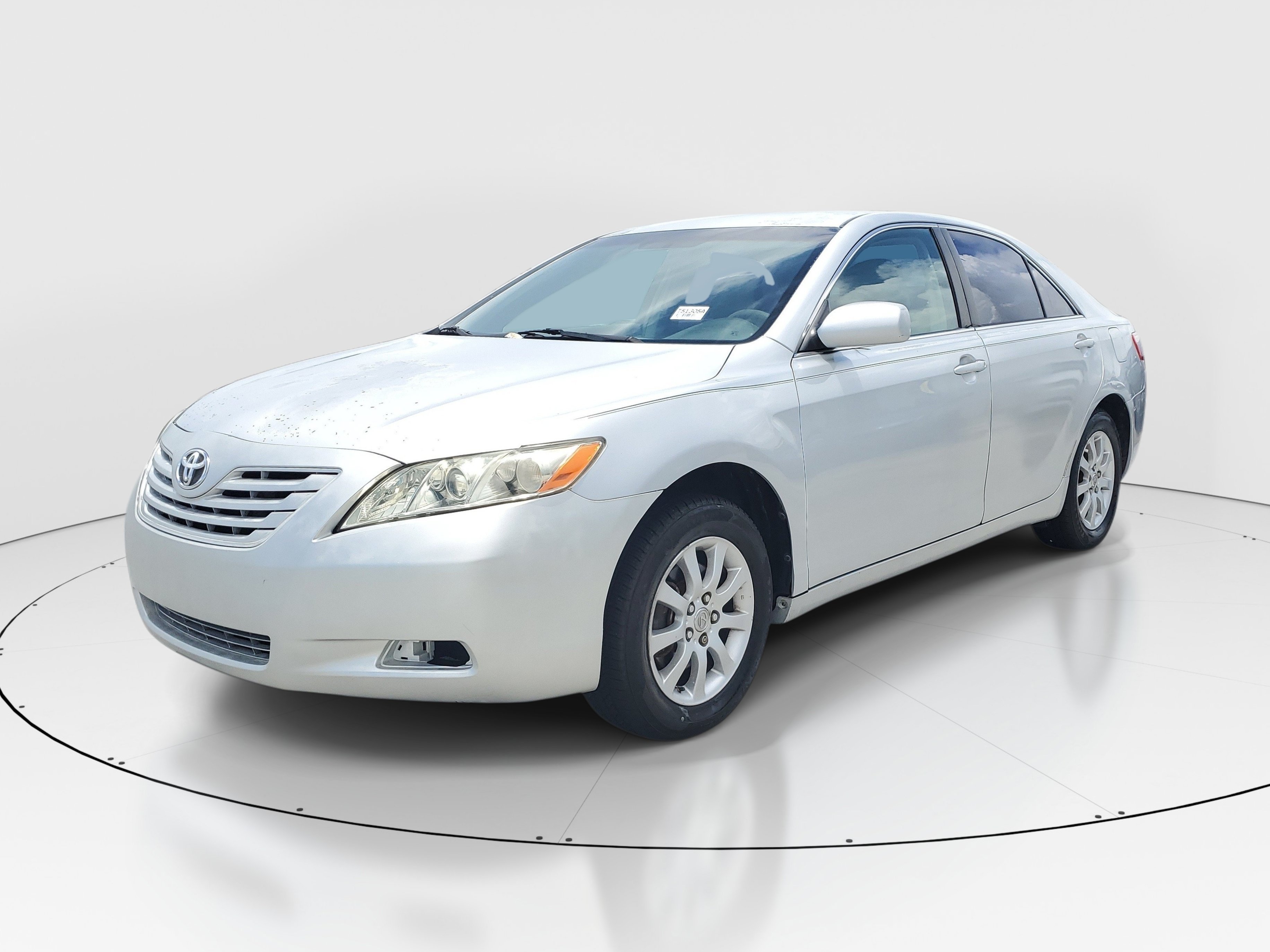 Used 2007 Silver Toyota LE image 3