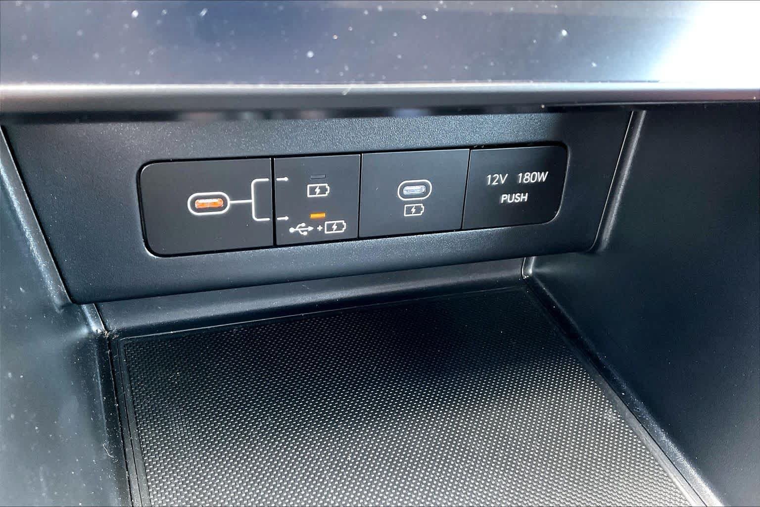 Used 2025 Black Hyundai SEL image 29