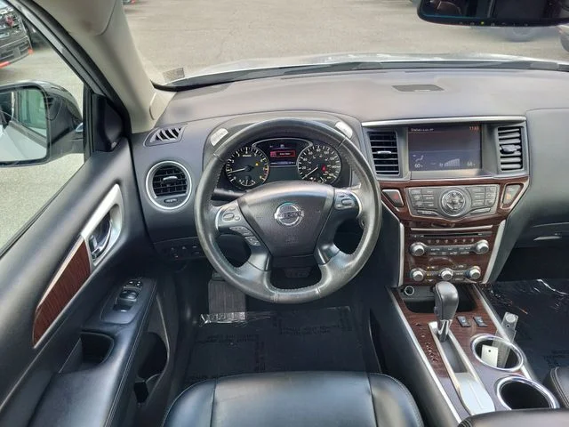 Used 2016 Silver Nissan SL image 11