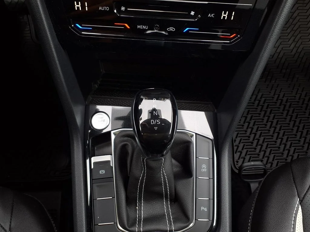 New 2026 Pure White Volkswagen 1.5T SEL image 17