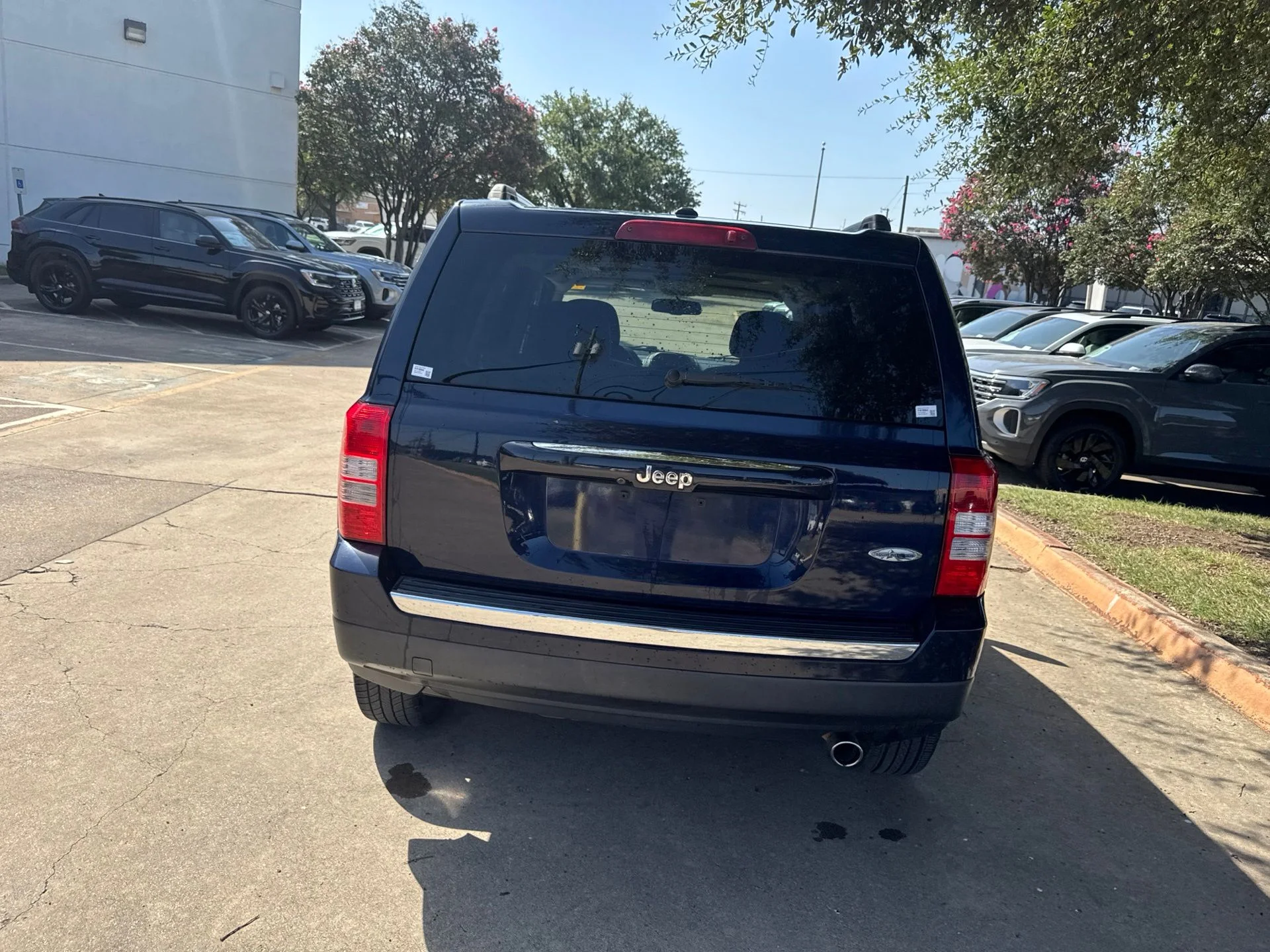 Used 2016 Blue Jeep Latitude image 6