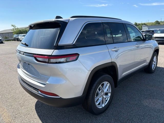 New 2026 Silver Zynith Exterior Paint Jeep Laredo image 7