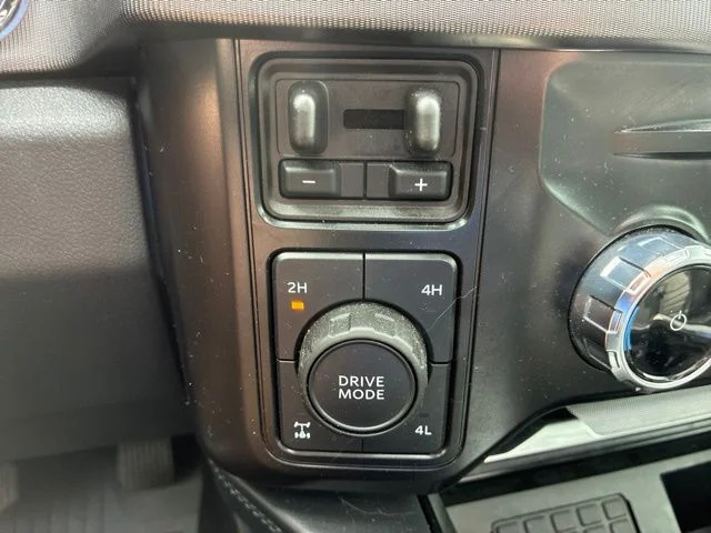 Used 2025 White Metallic Ford Platinum image 27