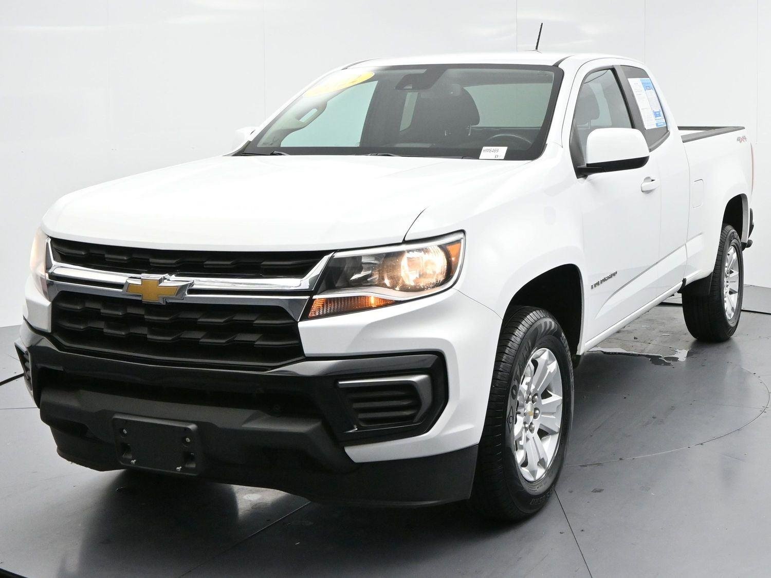 Used 2022 Summit White Chevrolet 4WD LT image 2