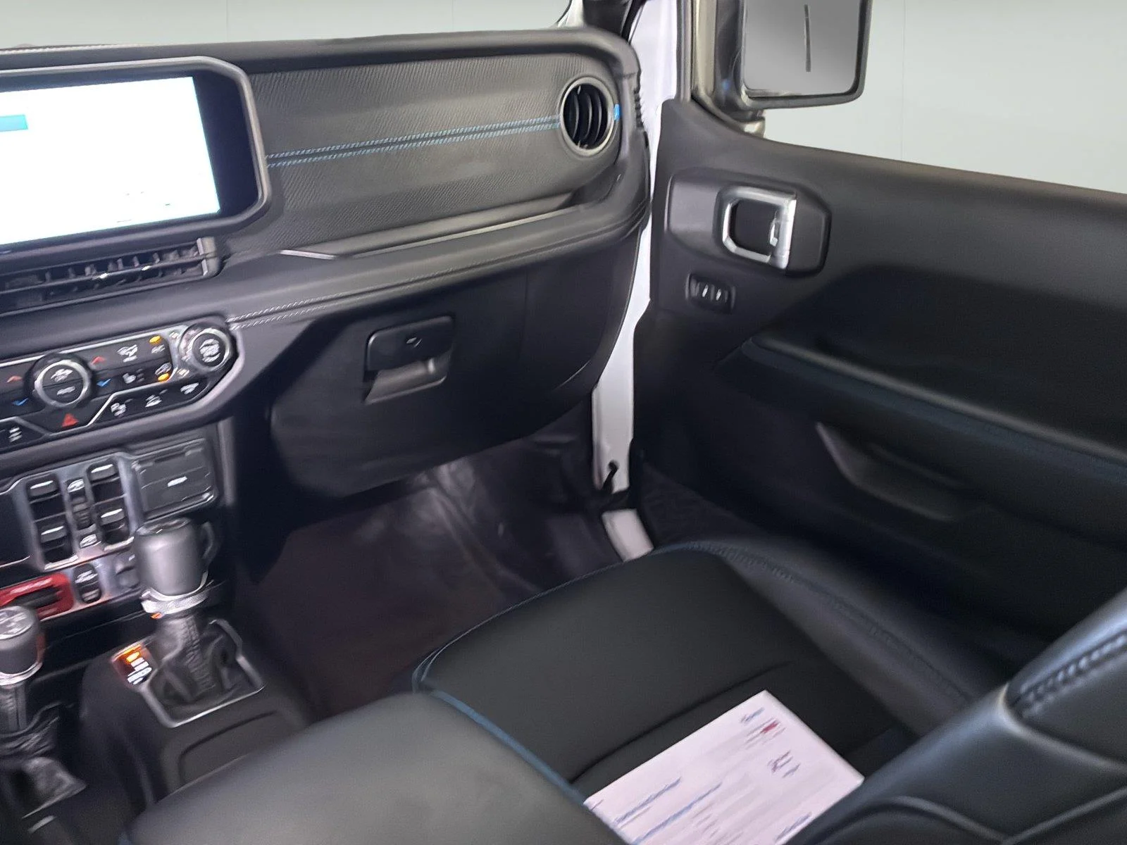 Used 2025 Bright White Clearcoat Jeep Rubicon image 17