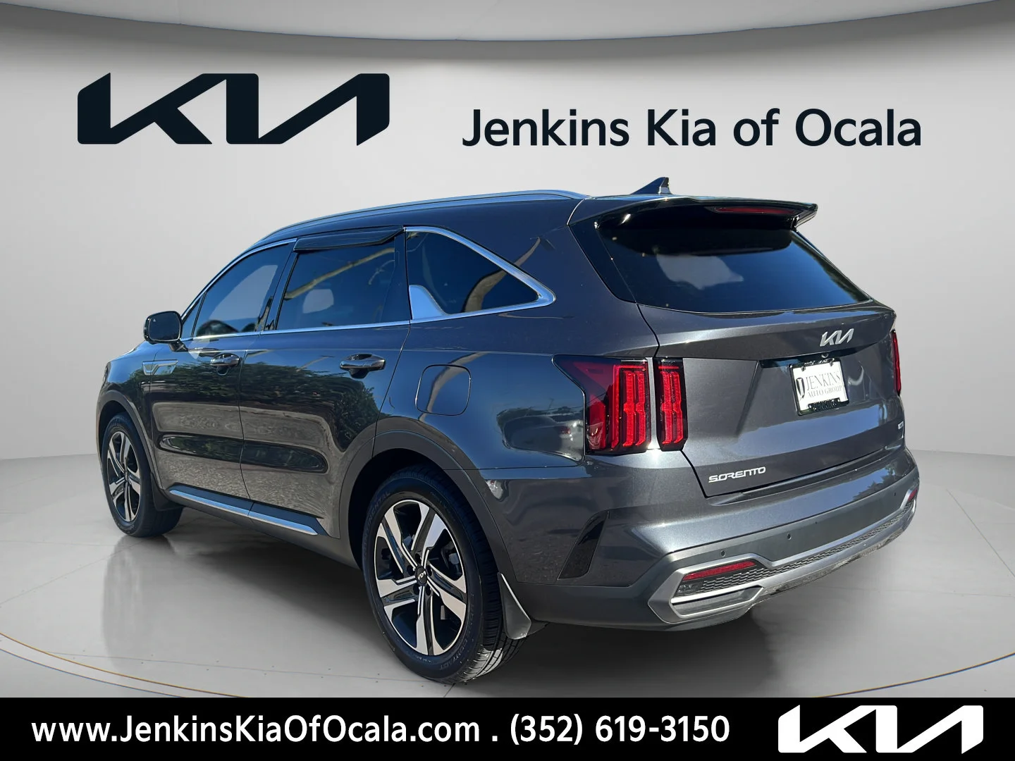 Used 2023 Platinum Graphite Kia SX Prestige image 5