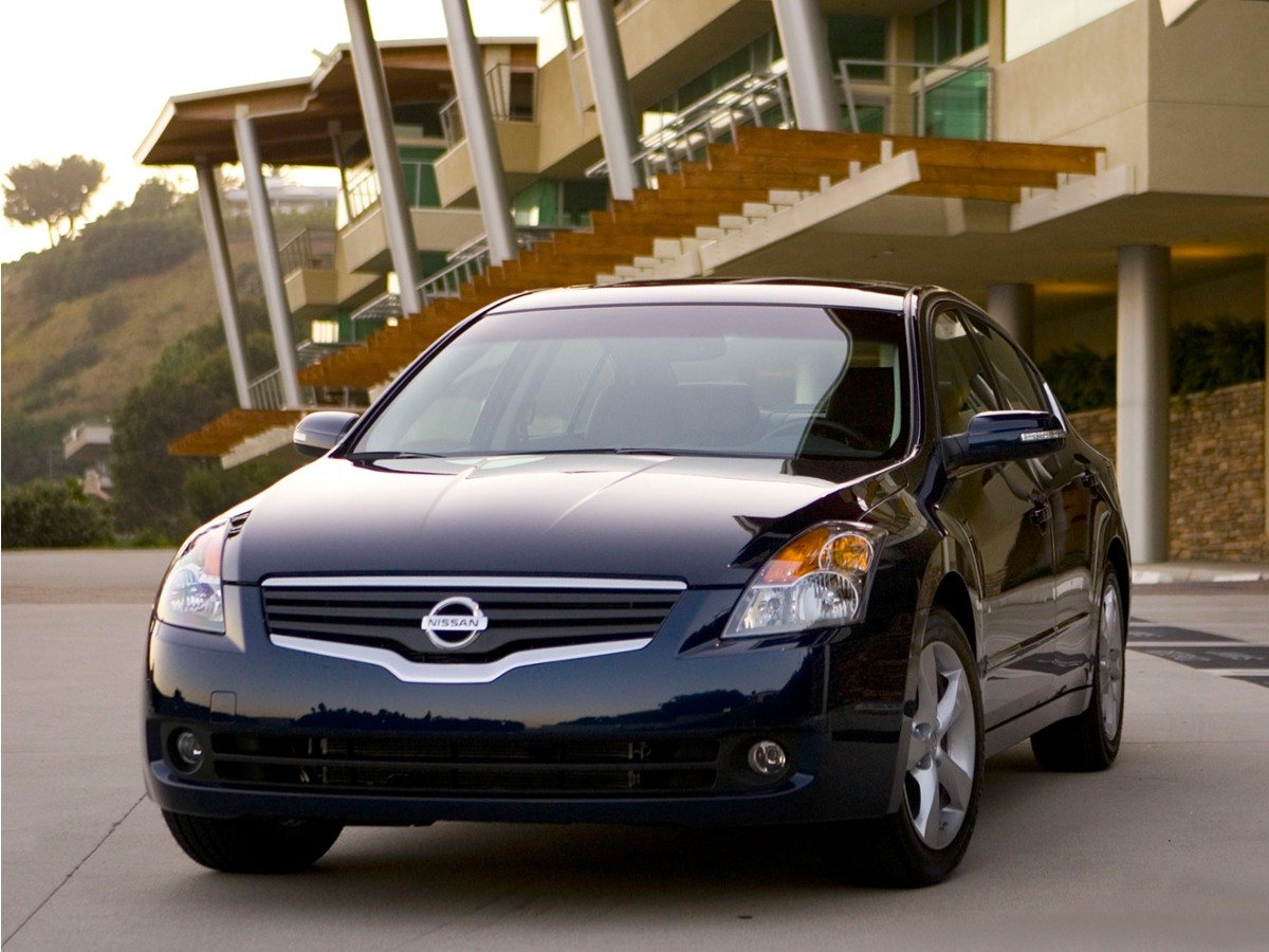 Used 2009 Red Nissan 2.5 SL image 1
