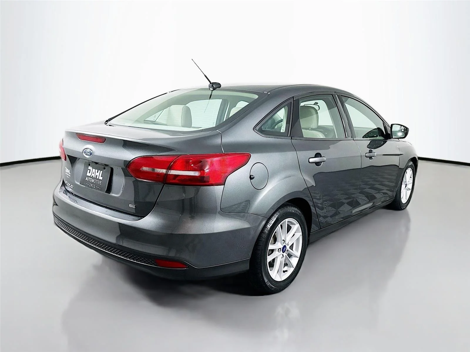 Used 2017  Ford SE image 13