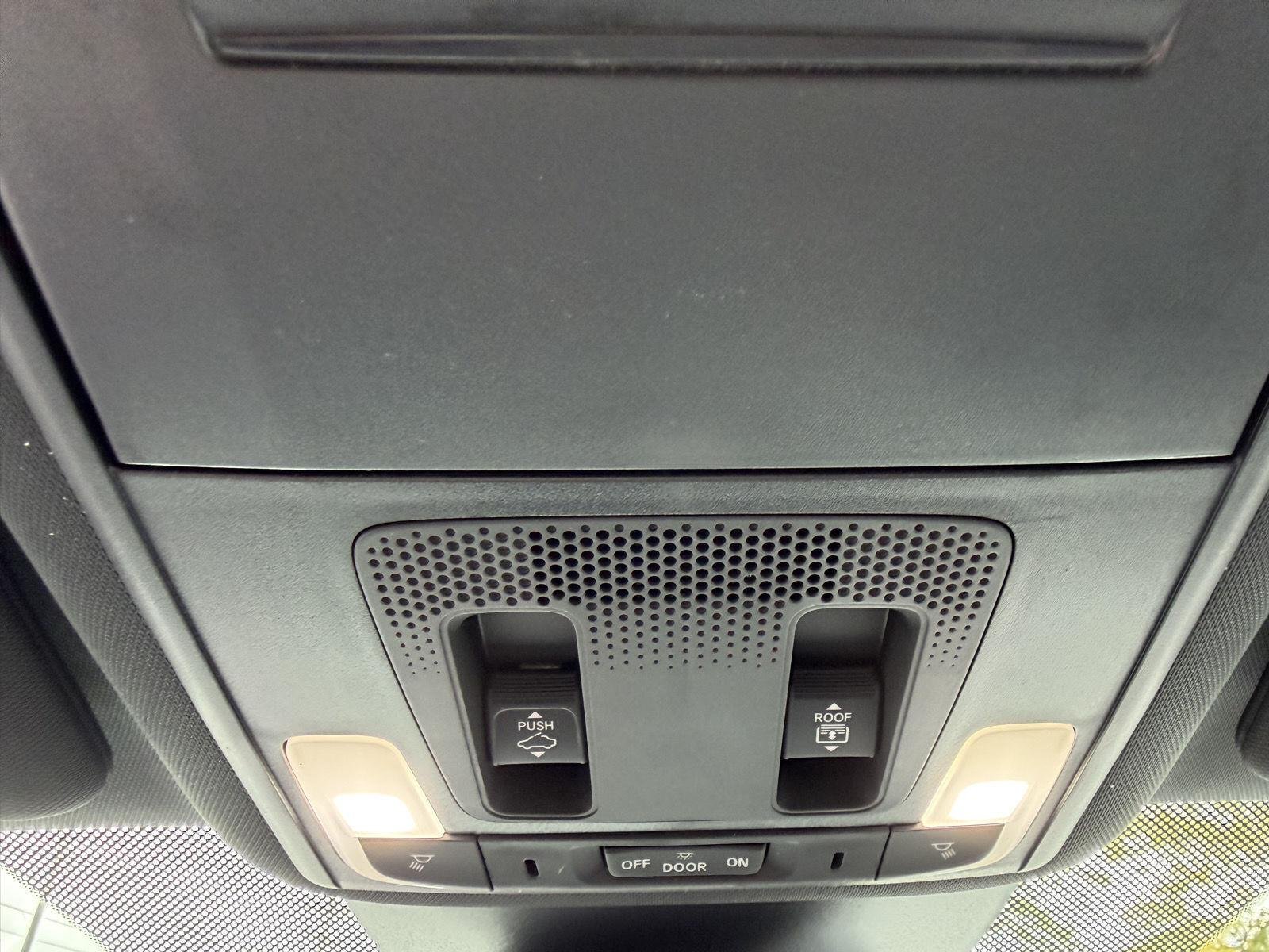 Used 2025 Platinum White Pearl Honda Black Edition image 23