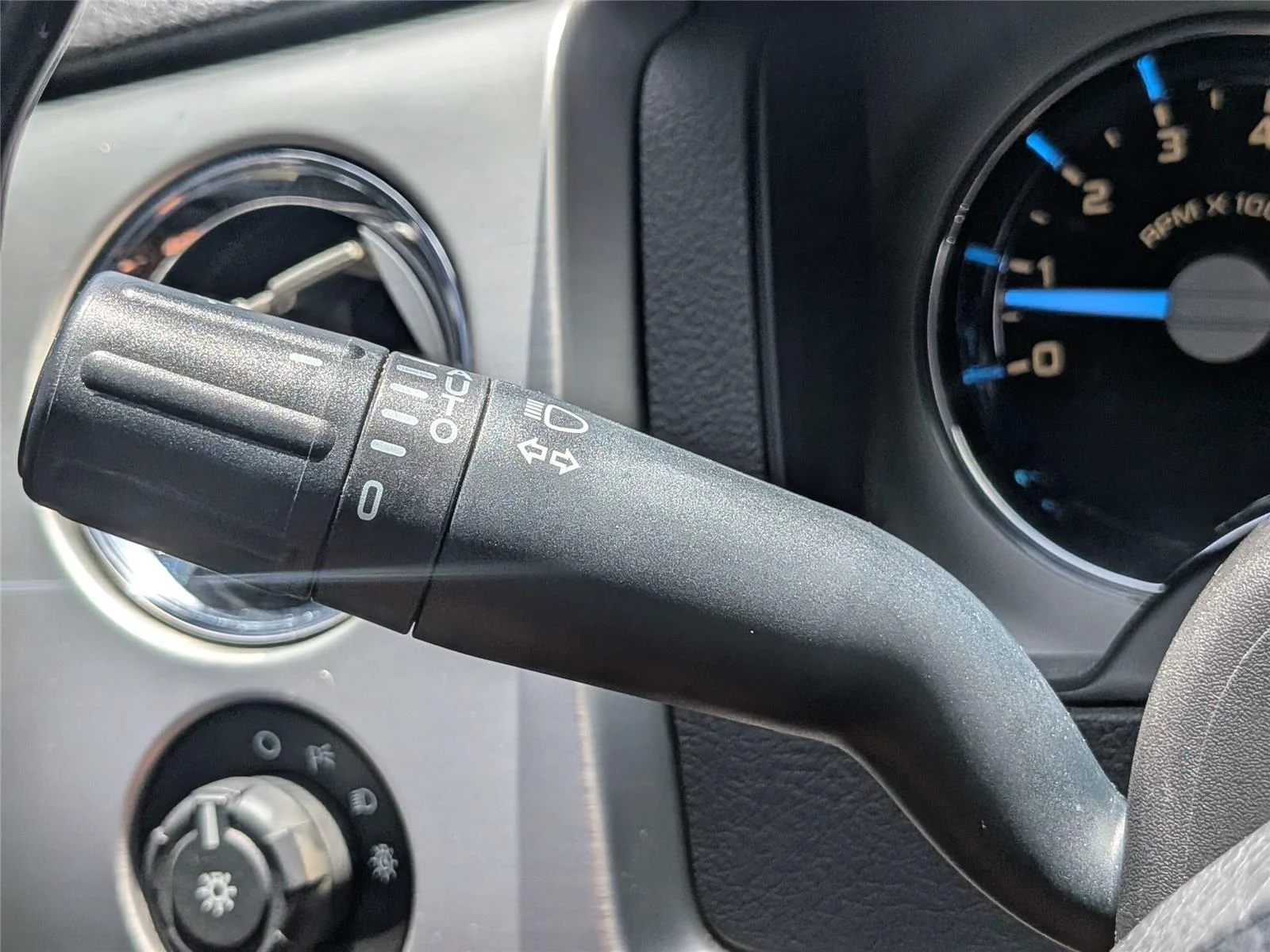 Used 2012  Ford Platinum image 28