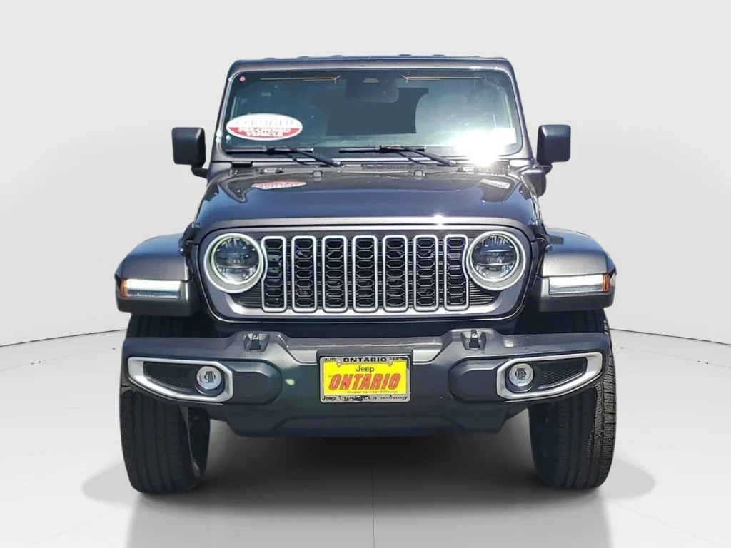 Used 2025 Gray Jeep Sahara 4xe image 9