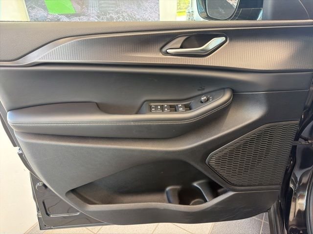 Used 2025 Black Jeep Altitude image 16