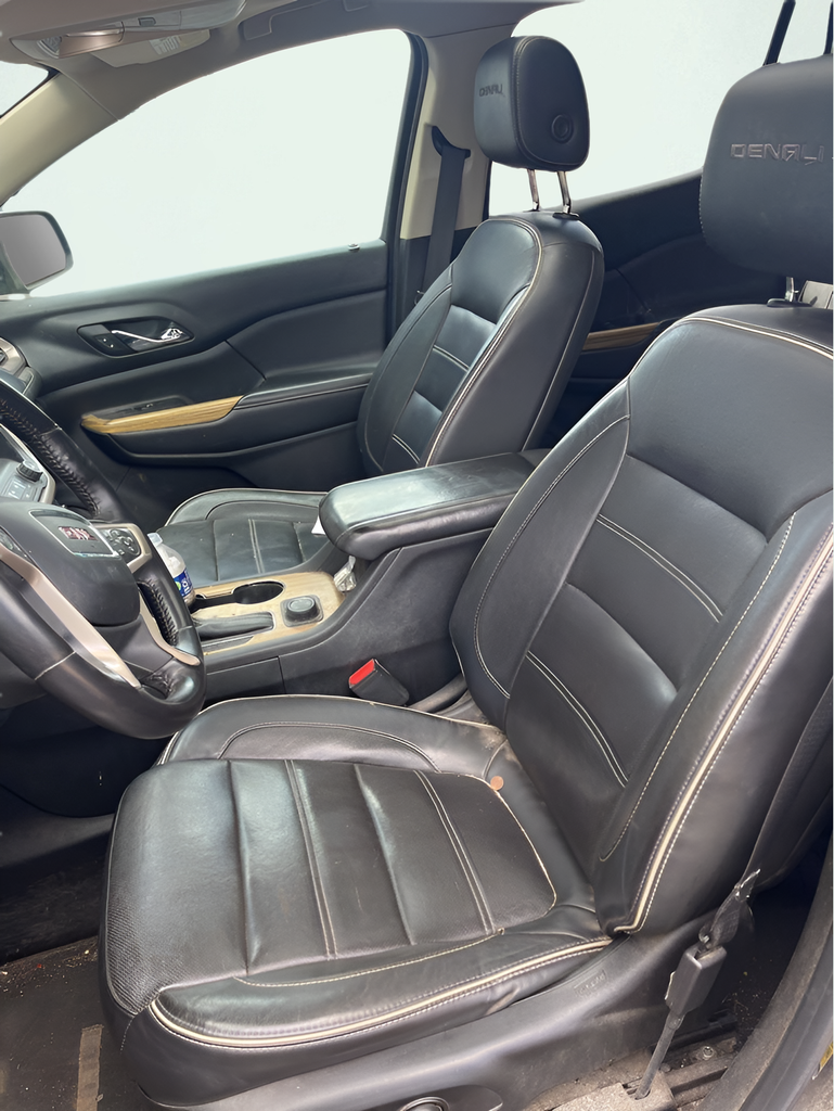 2017 GMC Acadia Denali - Photo 17