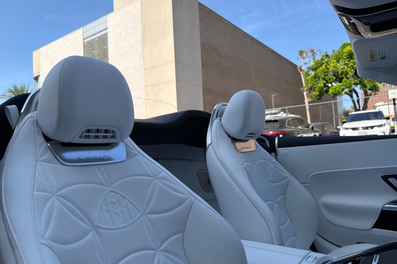 New 2026 MANUFAKTUR garnet red metallic (Red Ambiance) Mercedes-Benz Maybach SL 680 Monogram Series Roadster image 16