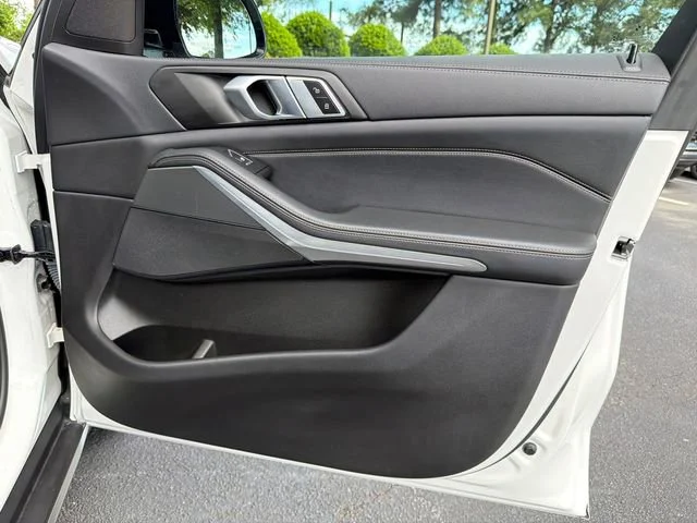 Used 2023 White BMW sDrive40i image 14