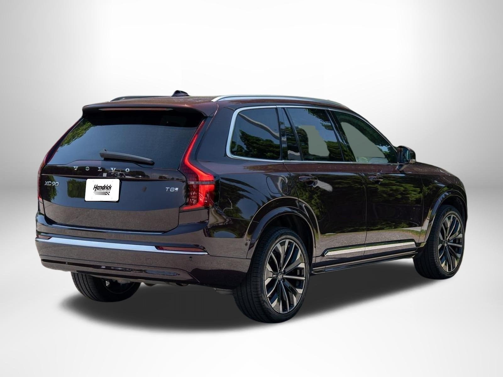 Used 2025 Mulberry Red Metallic Volvo Ultra image 8