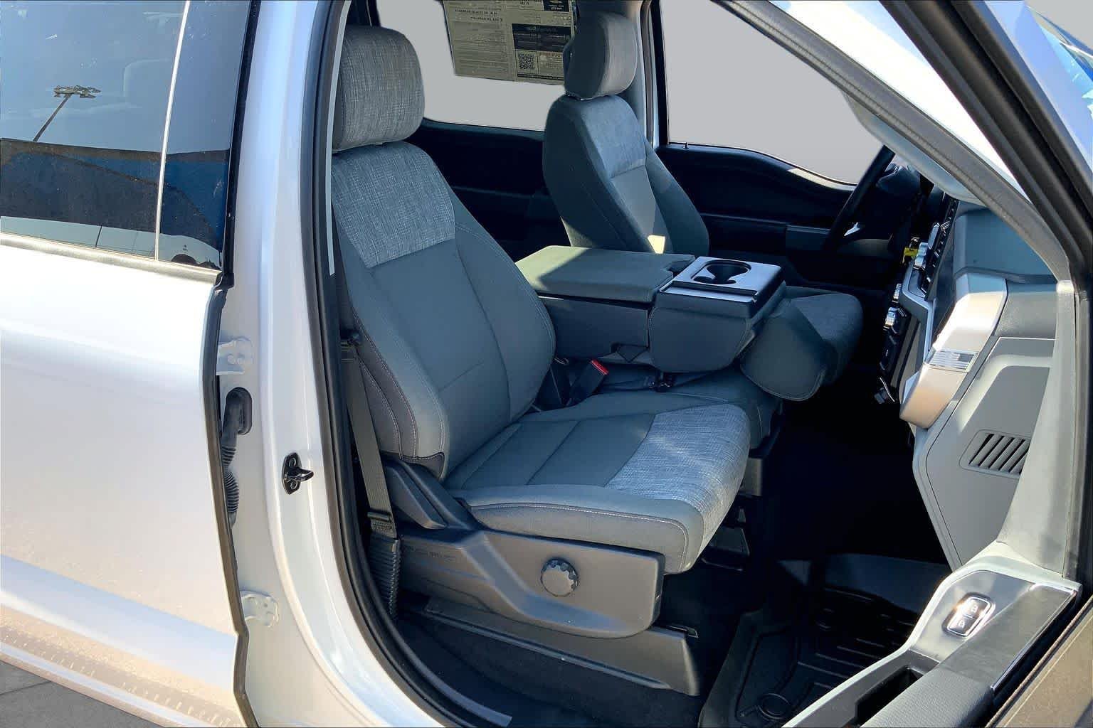 Used 2023 Oxford White Ford XLT image 9