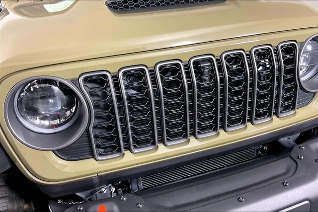 Used 2025 Green Jeep Mojave image 28