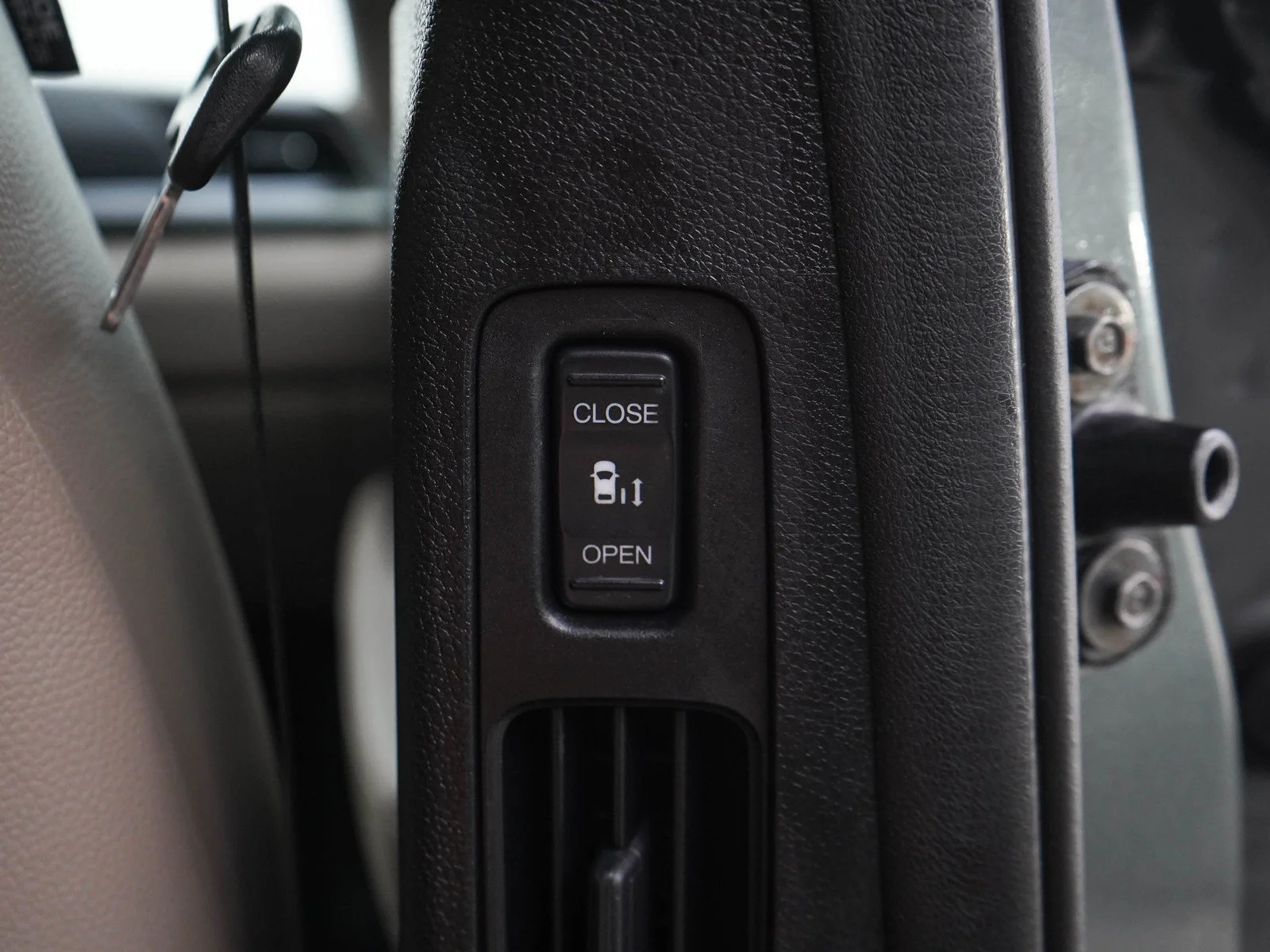 Used 2018 Modern Steel Metallic Honda EXL w/ Nav image 19