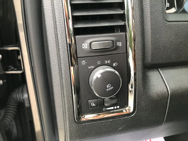 Used 2018 Granite Crystal Metallic Clearcoat Ram Laramie image 13