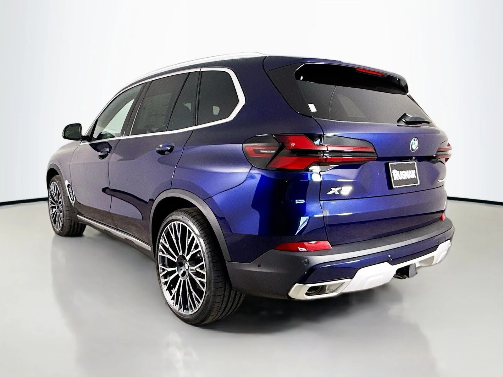 Used 2026 Tanzanite Blue II Metallic BMW sDrive40i image 5