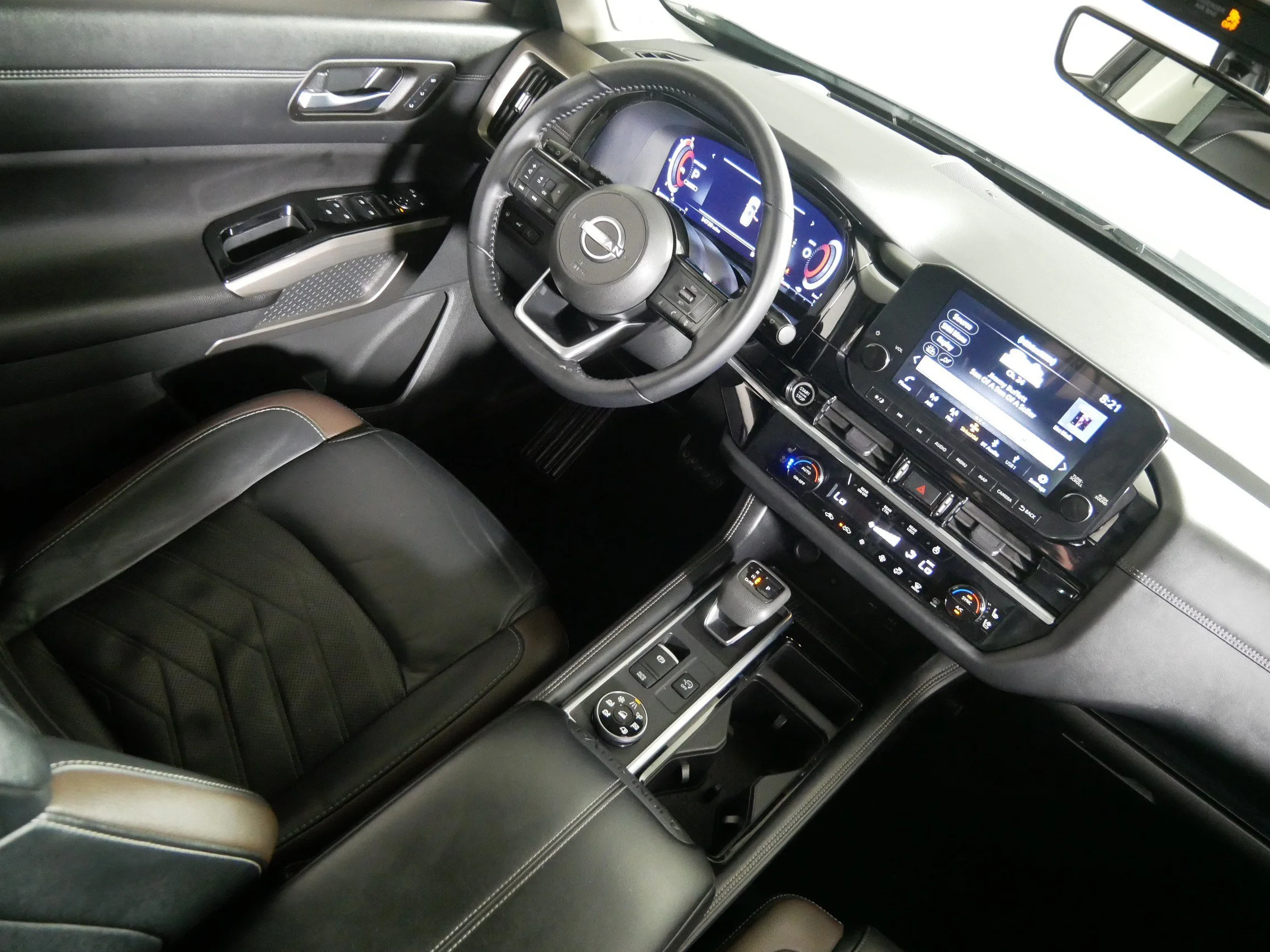 Used 2024 Solid Gray/Super Black Nissan Platinum image 9