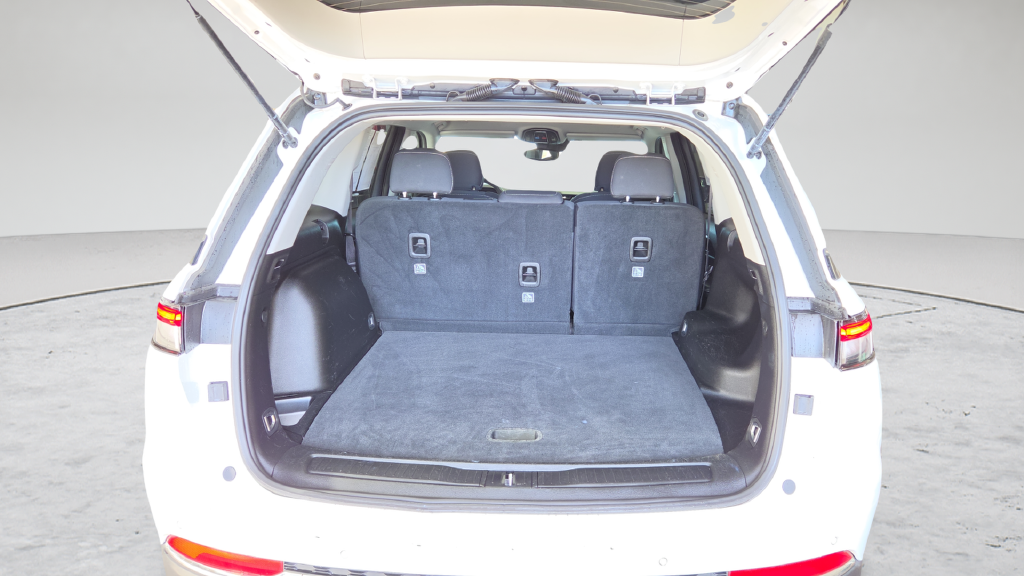 Used 2023 White Jeep Laredo image 27