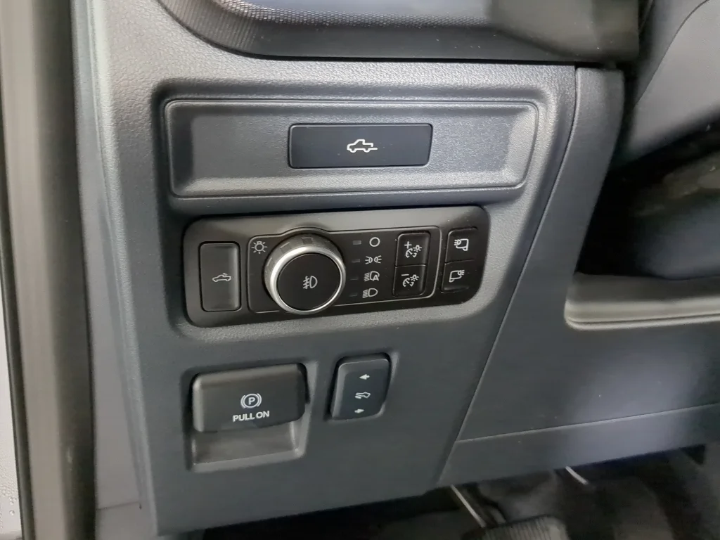 New 2026 Iconic Silver Metallic Ford Lariat® image 27