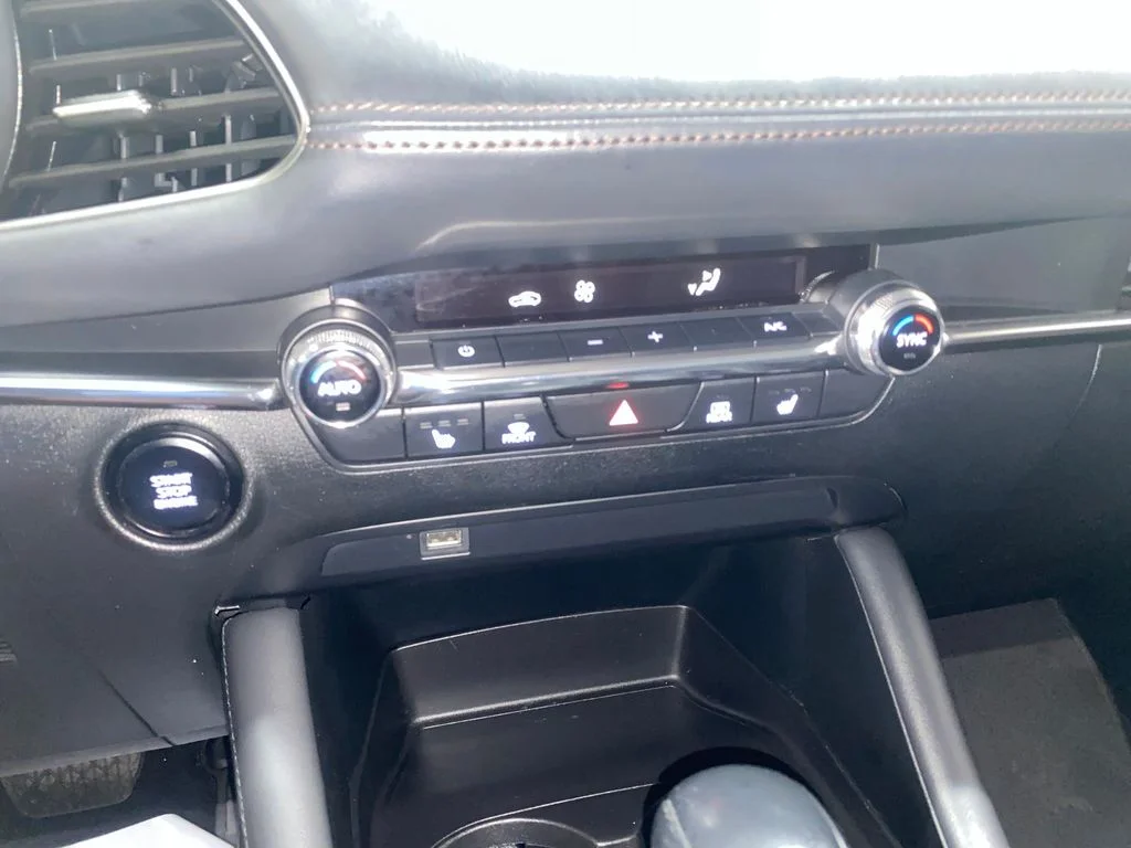 Used 2020 White Mazda Preferred image 24