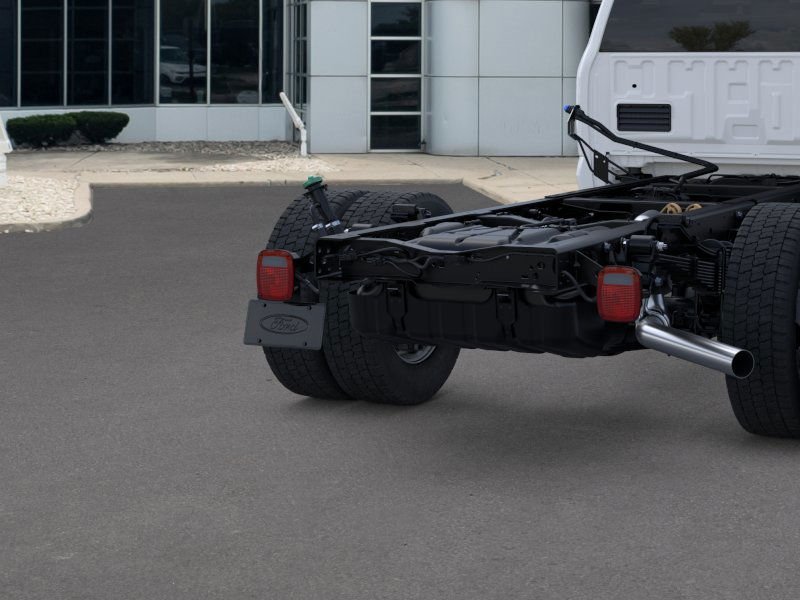 New 2025 Oxford White Ford F-450® XL image 80