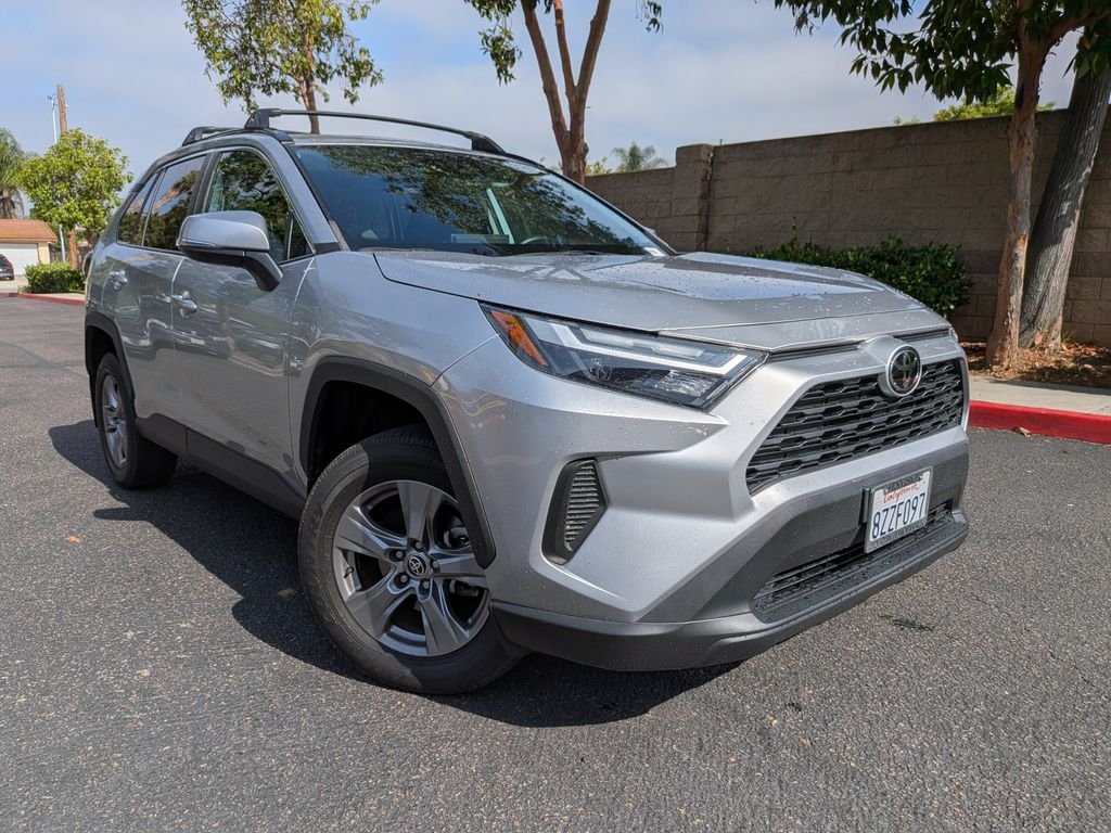 2022 Toyota RAV4 XLE FWD's photo
