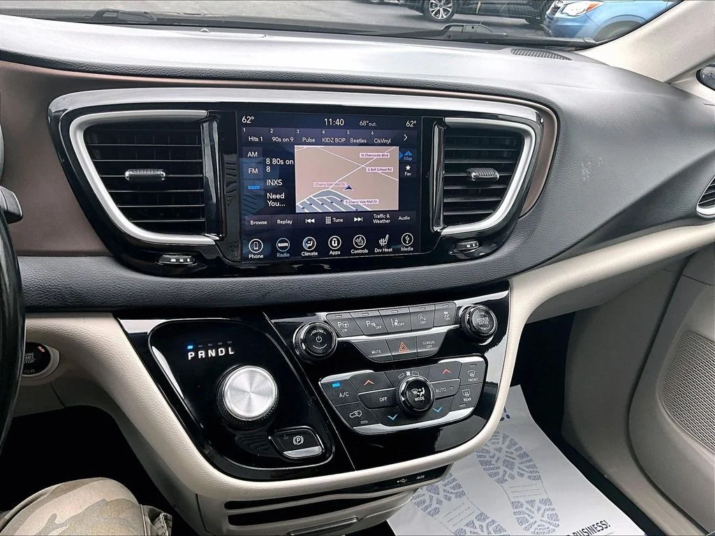 Used 2019 Gray Chrysler Touring L image 29