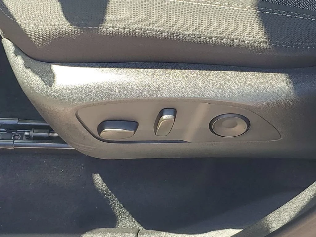 Used 2025 Sterling Metallic GMC Elevation image 16