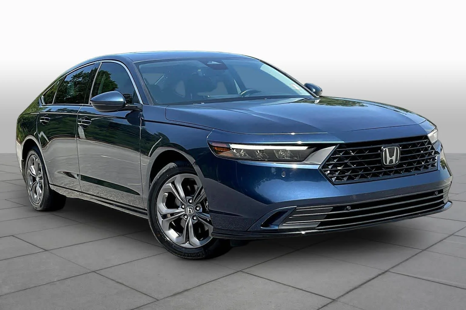 Used 2024 Canyon River Blue Metallic Honda EX-L image 3