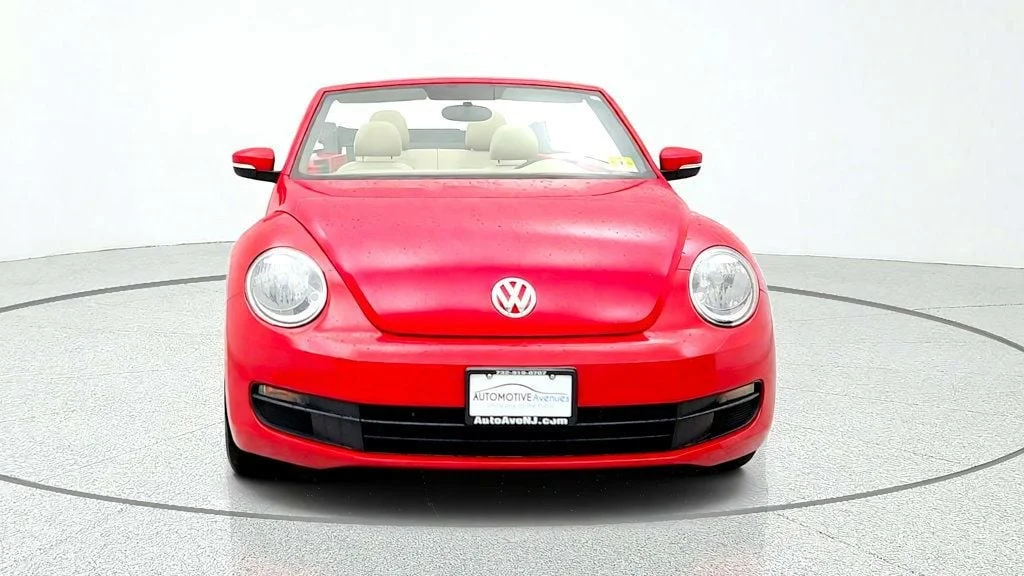 Used 2014 Tornado Red/Beige Roof Volkswagen 2dr Automatic 2.5L PZEV *Ltd Avail* image 2