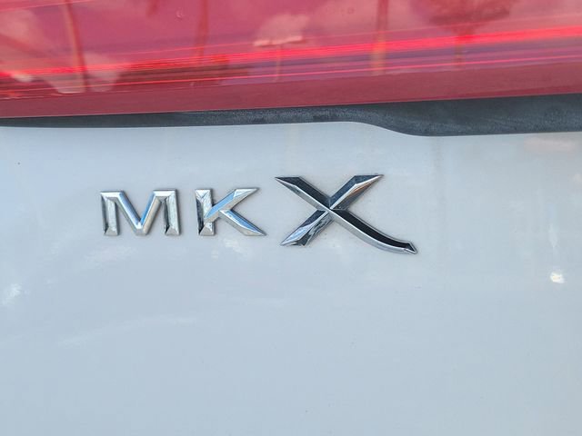 Used 2016 White Lincoln Premiere image 8