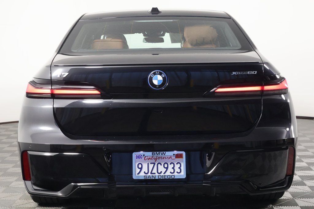 Certified Used 2024 Black Sapphire Metallic BMW xDrive60 image 5