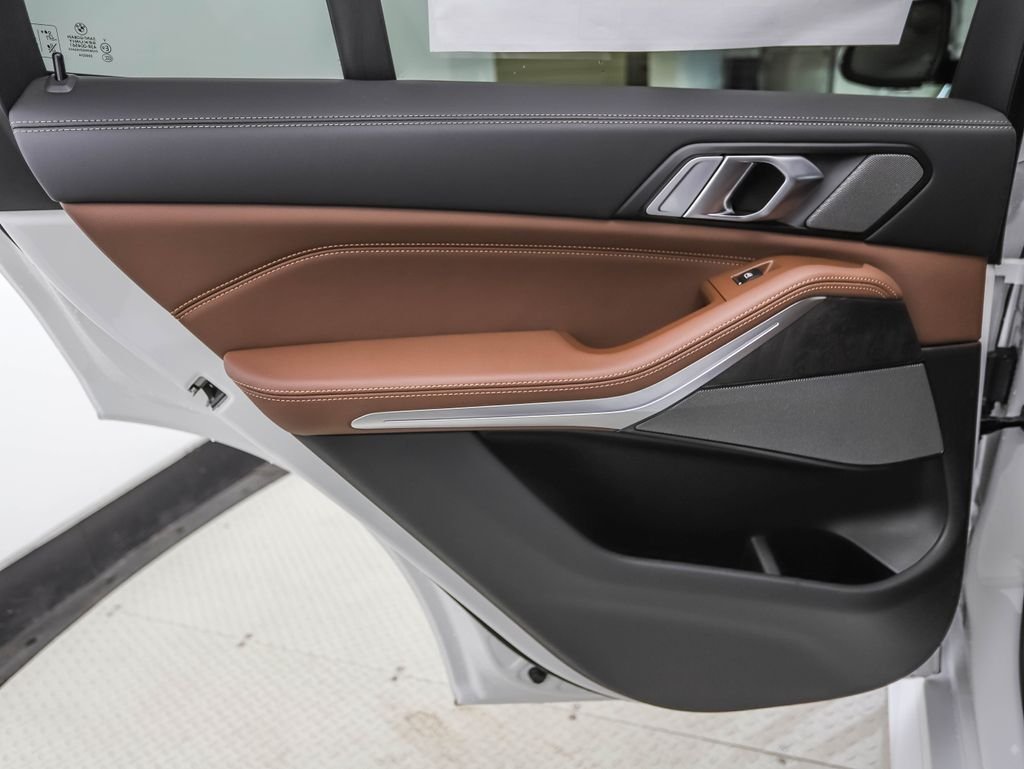 New 2026 White Metallic BMW xDrive40i image 20