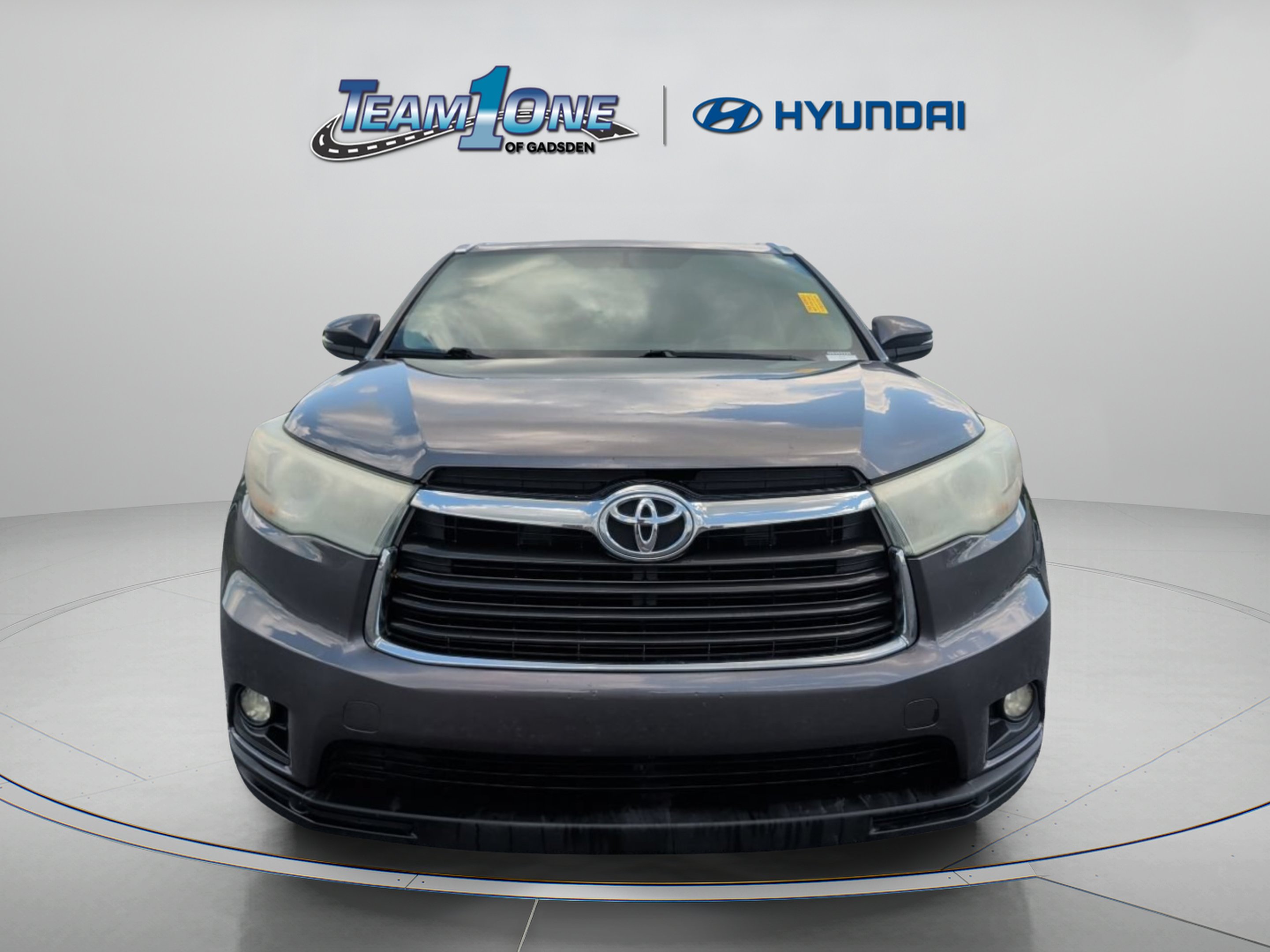 Used 2016 Predawn Gray Mica Toyota XLE image 2