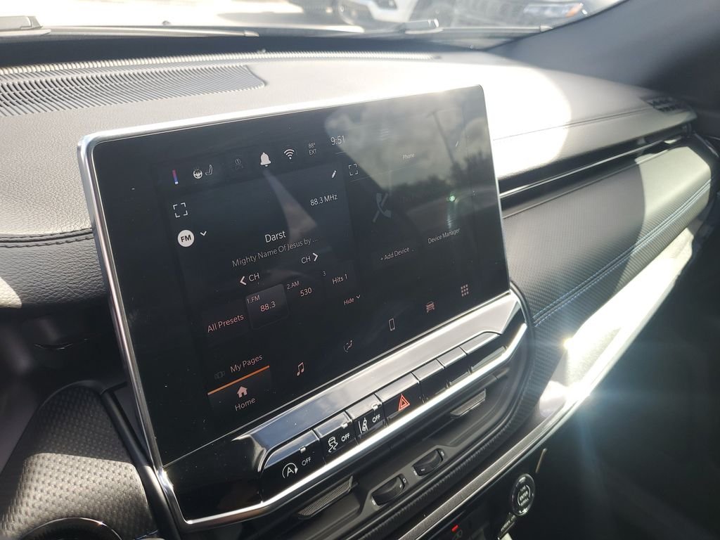 New 2026 Fathom Blue Pearl-Coat Exterior Paint Jeep Latitude image 14