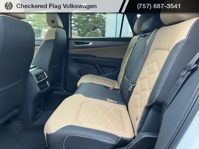 New 2026 White Volkswagen 2.0T SE w/Technology image 30