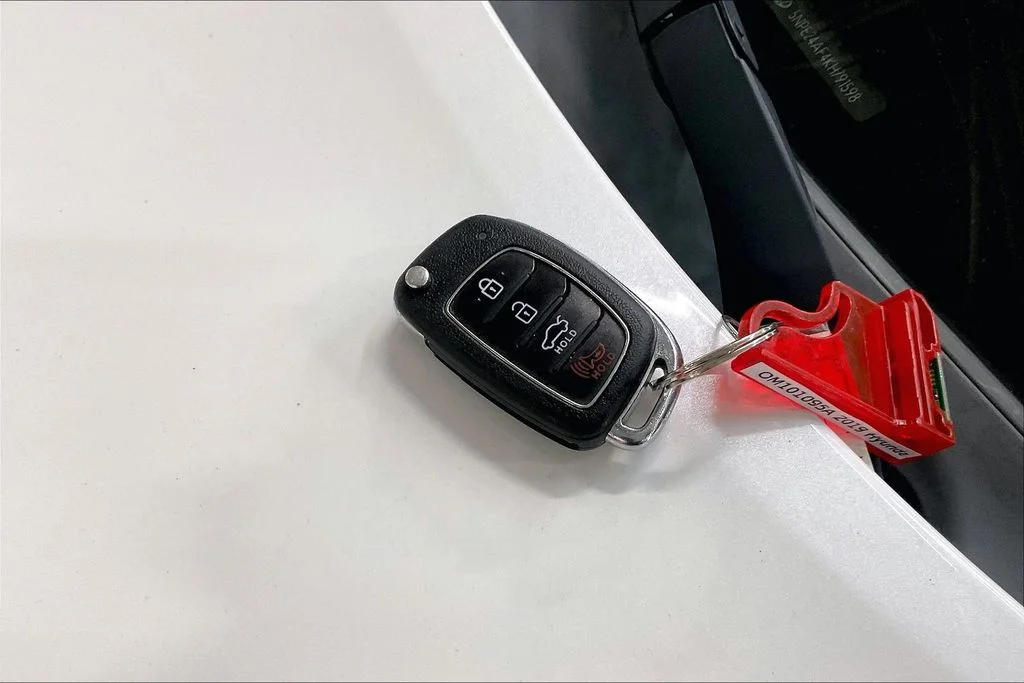 Used 2019 White Hyundai SE image 11