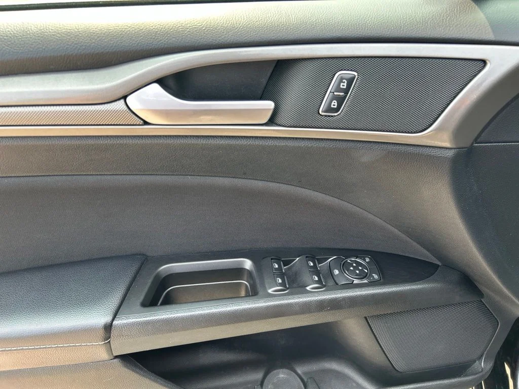 Used 2017 Black Ford SE image 15