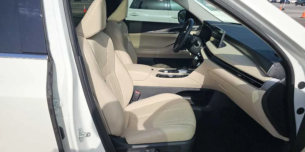 Certified Used 2024 Majestic White INFINITI LUXE image 9
