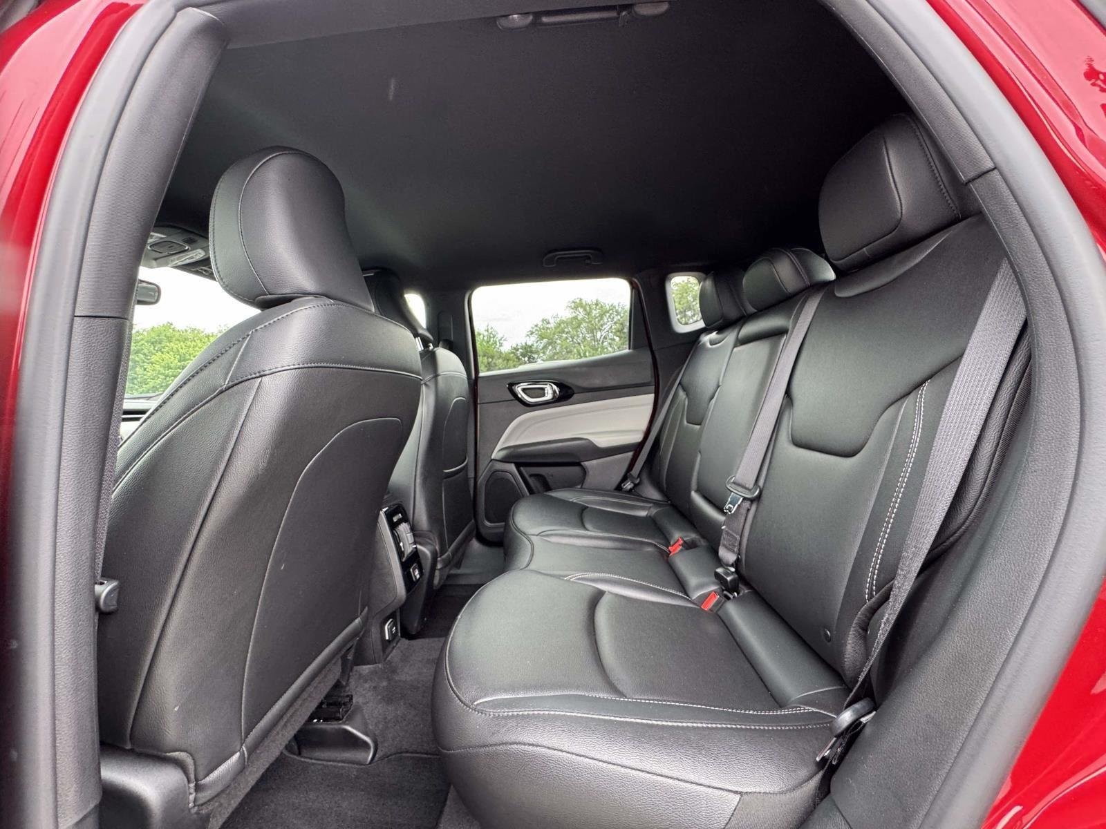 Used 2025 Red Hot Pearlcoat Jeep Limited image 19
