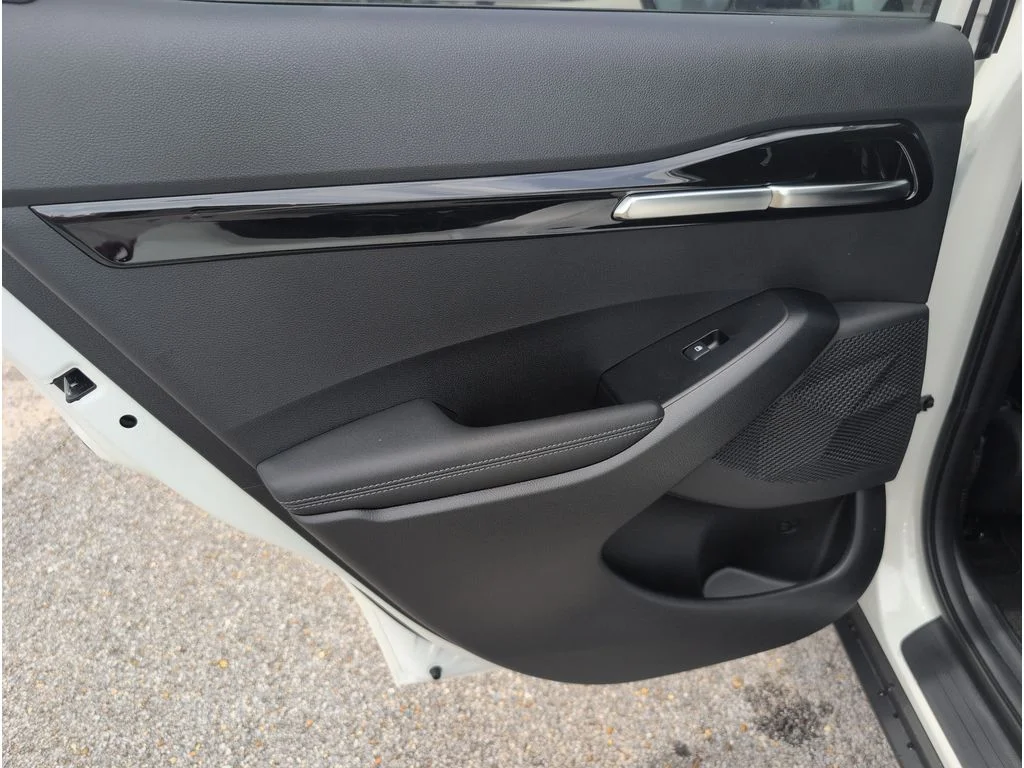 New 2026 Snow White Pearl Kia S image 30