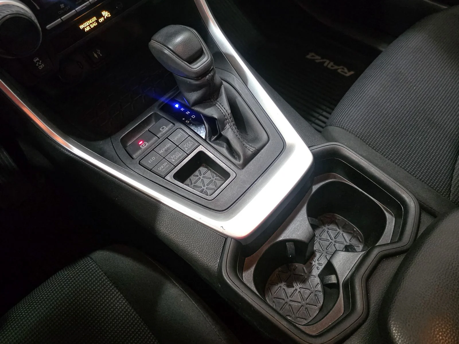 Certified Used 2019 Pearl Toyota LE image 25