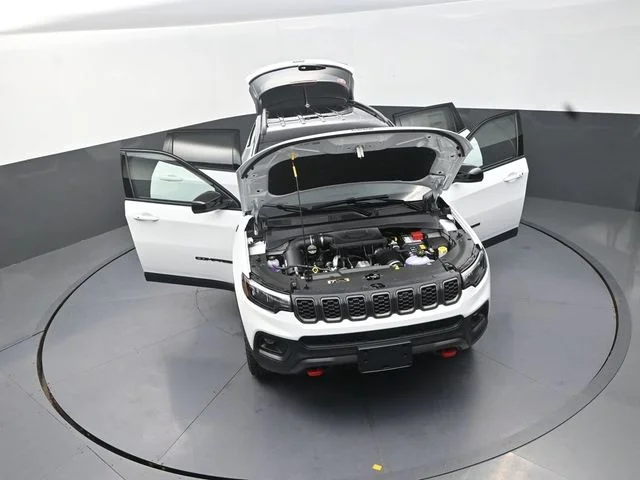 New 2026 Bright White Clear-Coat Exterior Paint Jeep Trailhawk image 30