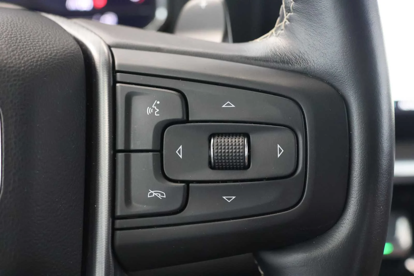 Used 2024 White Frost Tricoat GMC Denali Ultimate image 23