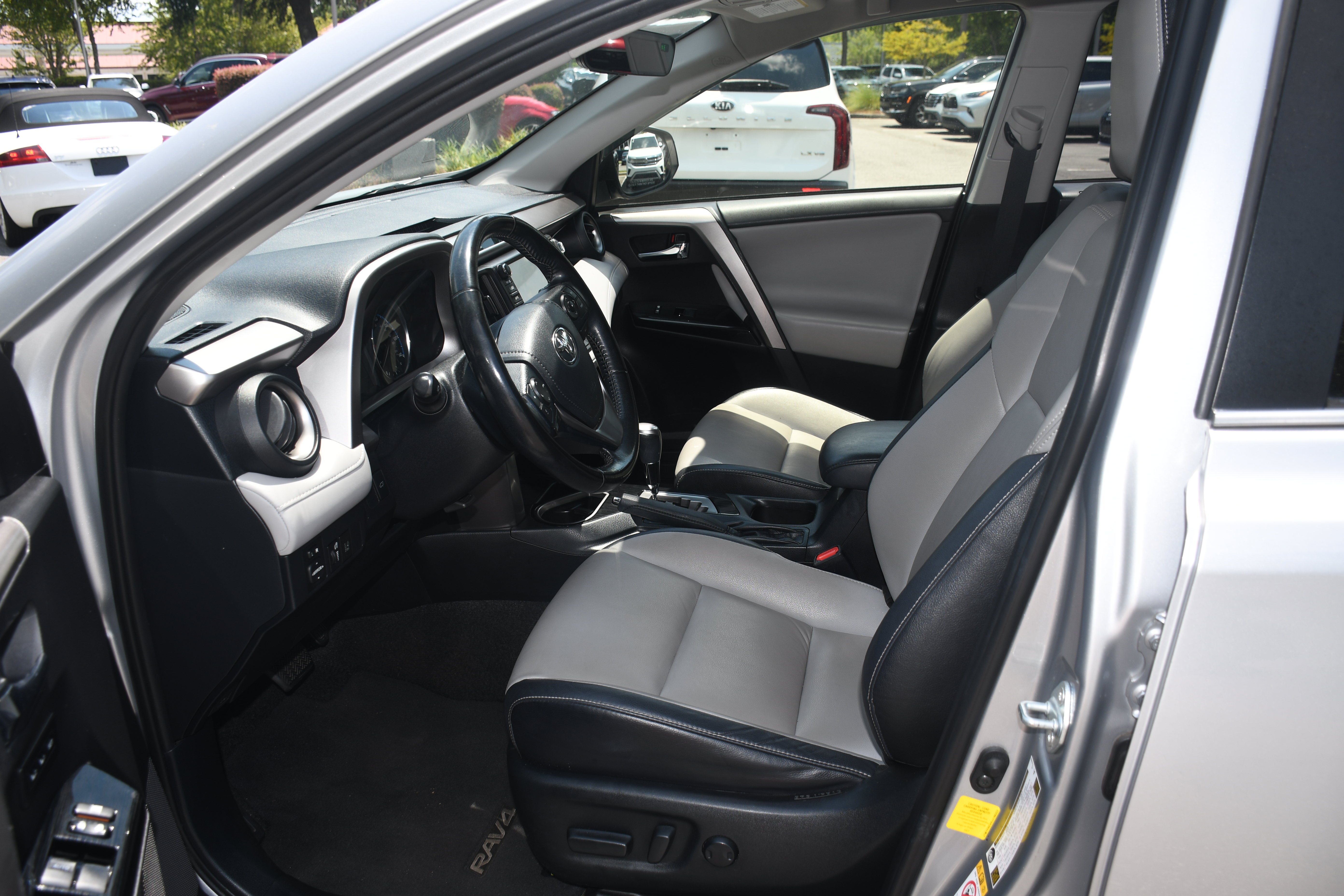 Used 2018 Silver Toyota Limited image 7